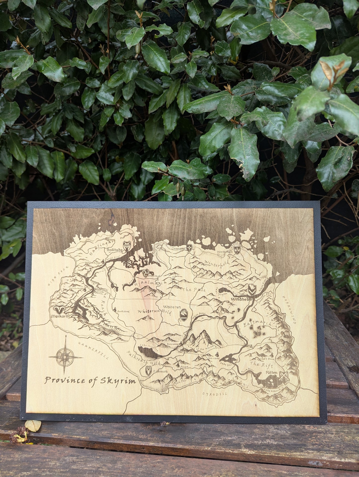 Carte de Skyrim gravée  – Un hommage au monde de Bordeciel